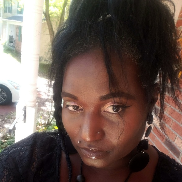 Meet your Posher, Chanyetta - Picture 1 of 2